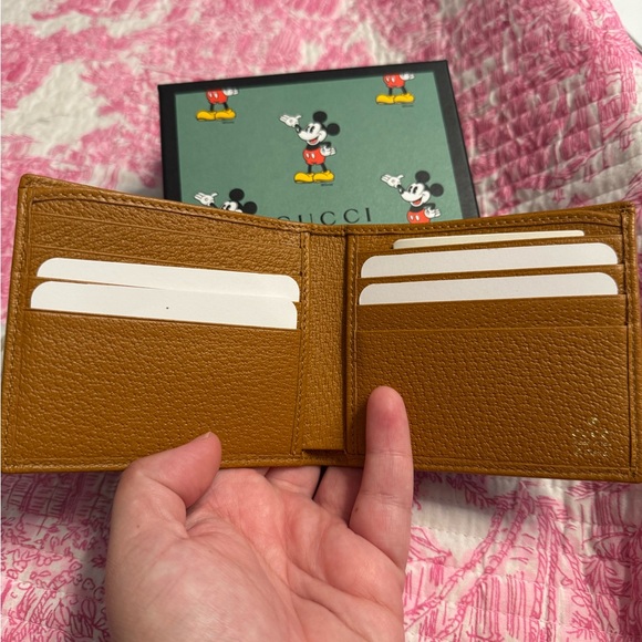 Excellent used condition Men’s Disney x Gucci wallet - Picture 6 of 7